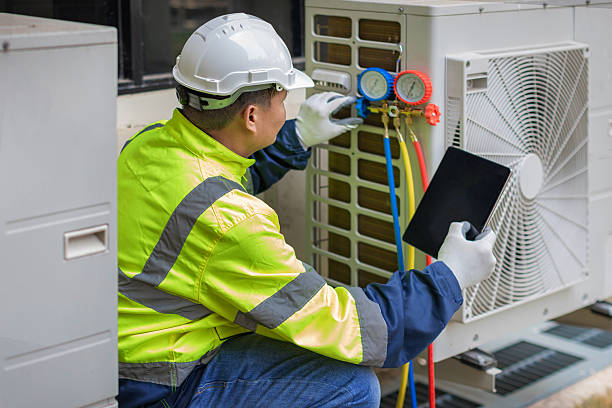 Professional Hvac technician working in Hampstead, NC